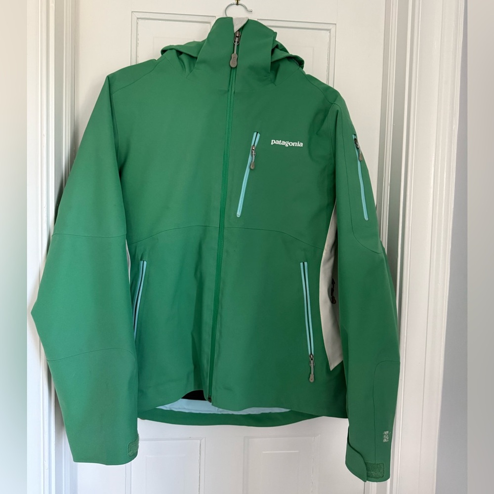 Patagonia ski jacket. Green, great condition.